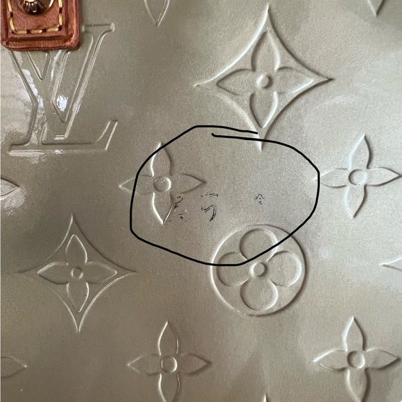 Louis Vuitton Monogram Vernis Reade PM tote bag in sage green patent leather. - Picture 12 of 17